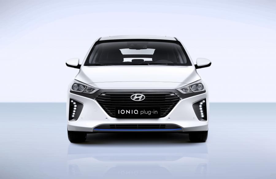  Hyundai IONIQ plug-in (AE) 2016 года  (фото 7 из 42)